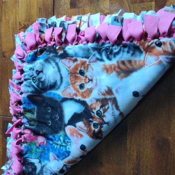 Handmade No-Sew Anti-Pill Fleece Kittens Tie Blanket Throw 45x50 - Picture 7 of 7